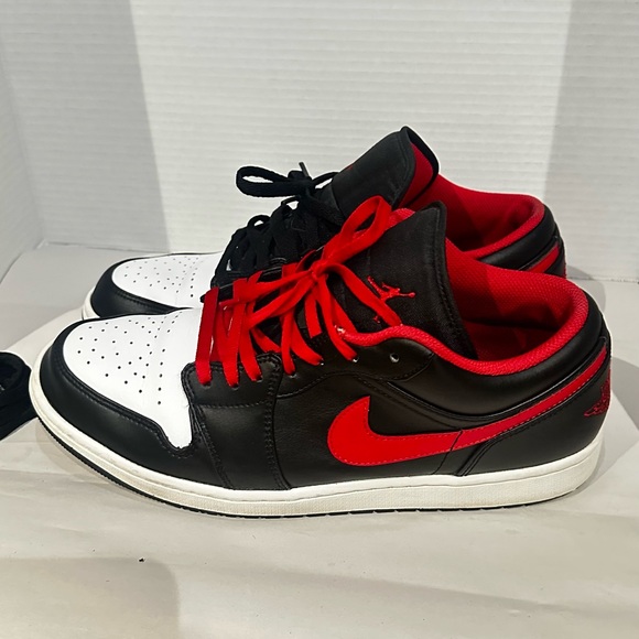 Jordan 1 black toe low - Picture 2 of 7